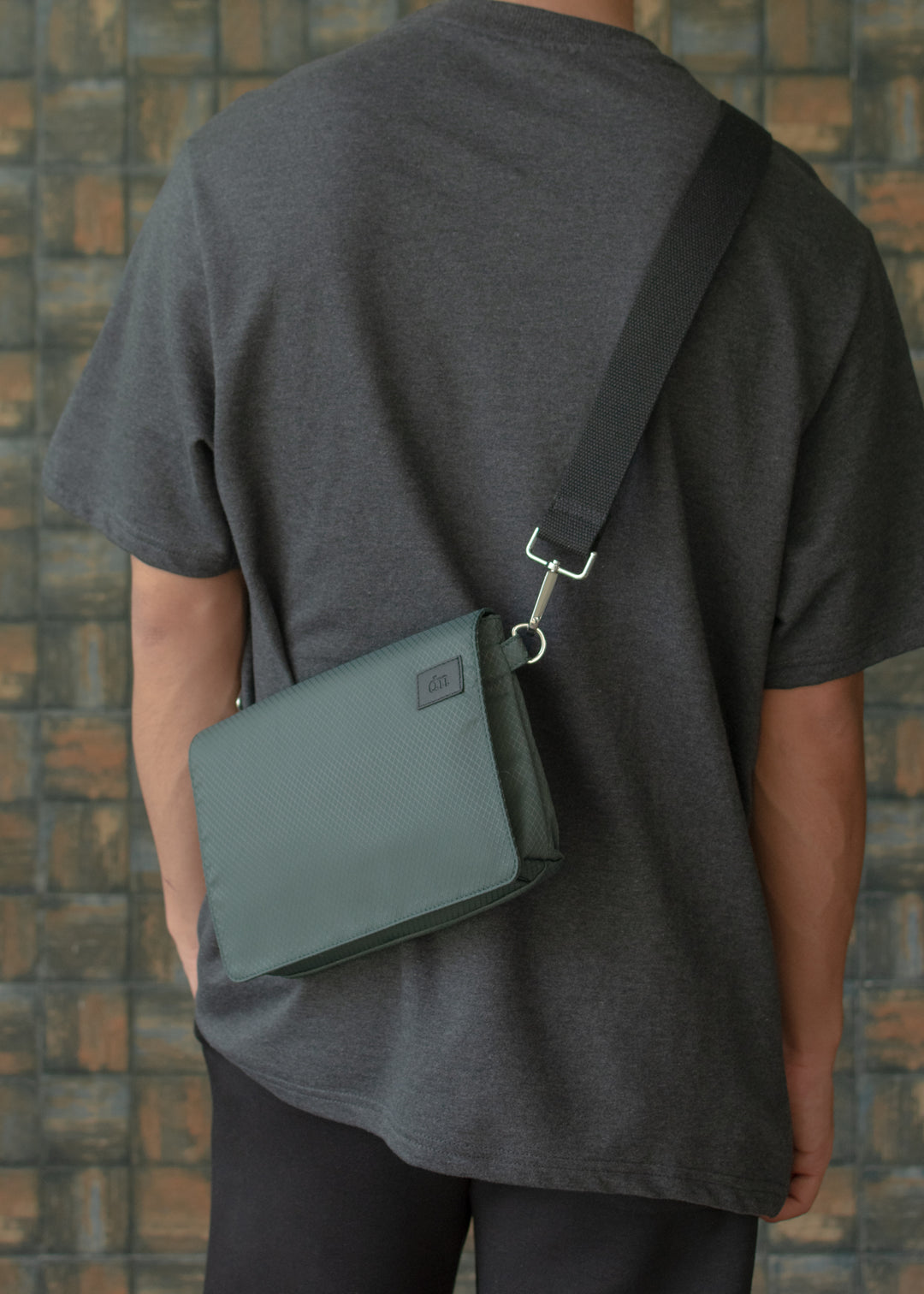 Explorer — Cross Body Bag
