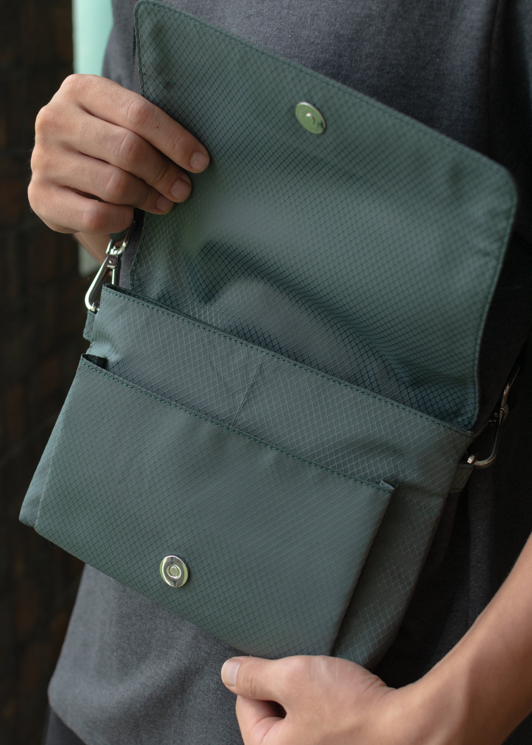 Explorer — Cross Body Bag