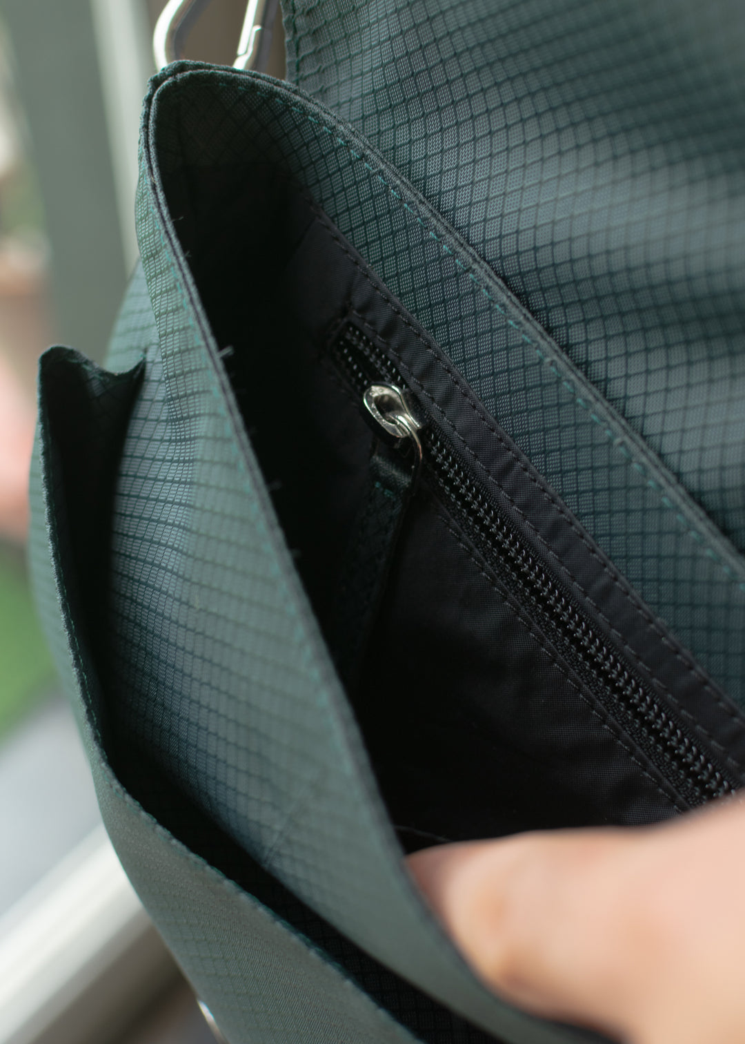 Explorer — Cross Body Bag