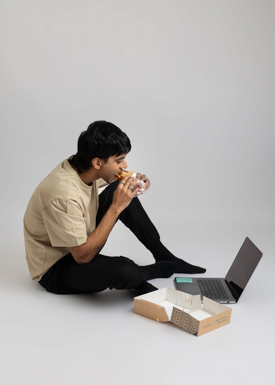 Stretch Box-Fit T-shirt — Beige