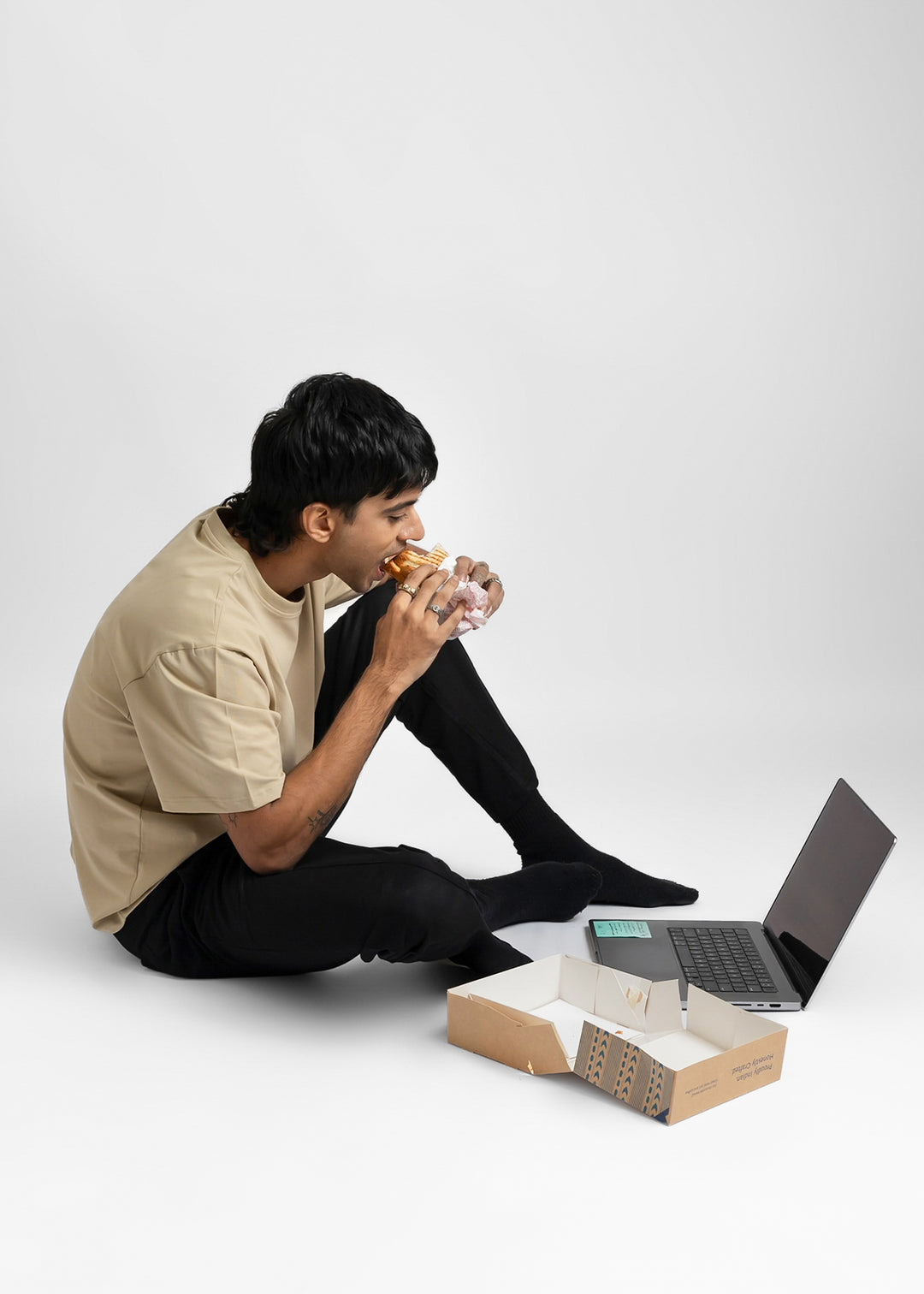 Stretch Box-Fit T-shirt — Beige